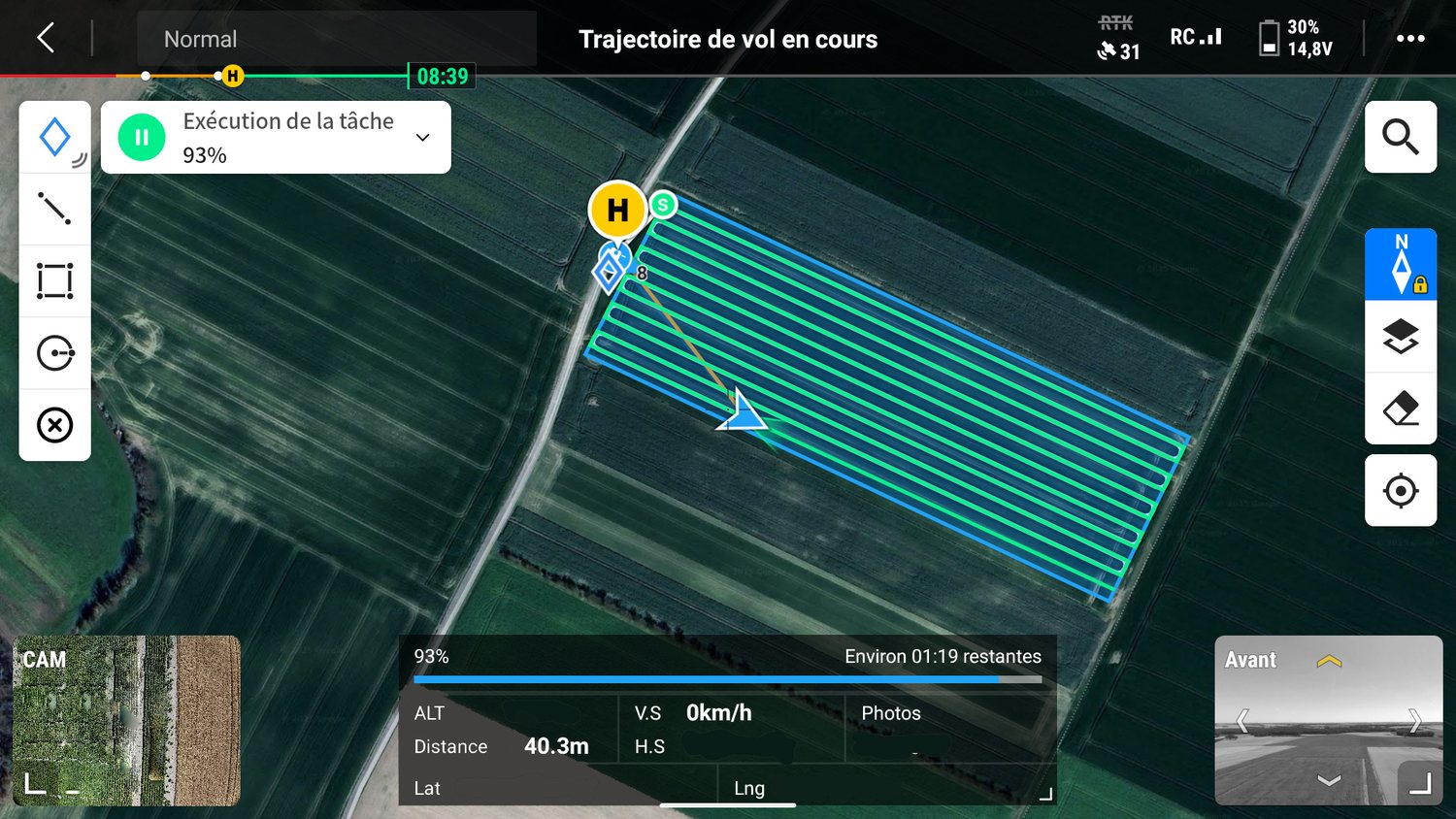 Trajectoire de vol programmée pour une mission drone au-dessus d'une parcelle agricole.